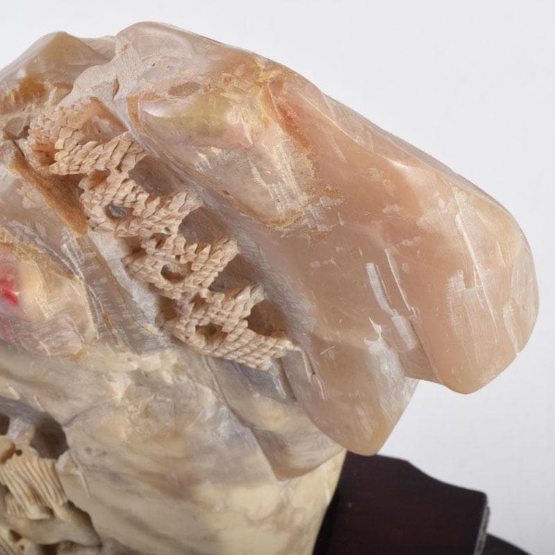 中国　玉石寿山石鶏血彫刻　山水雕　置物　唐木台付　V　9220