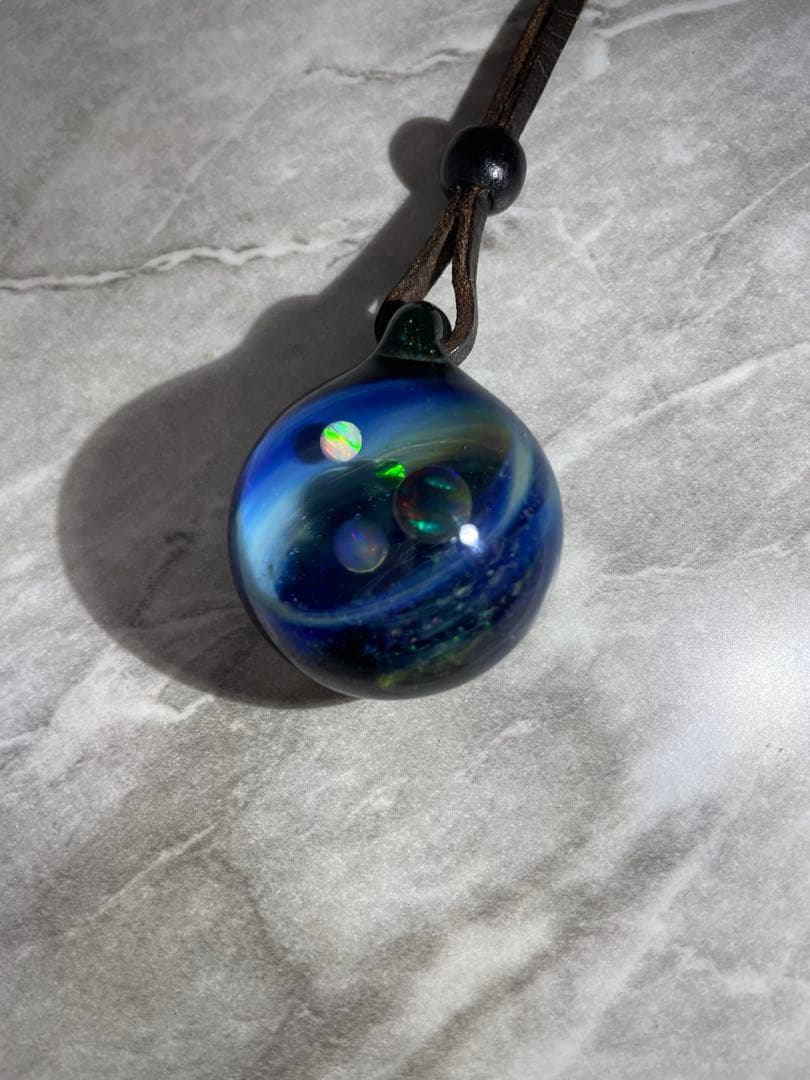 ガラス製　宇宙ペンダント