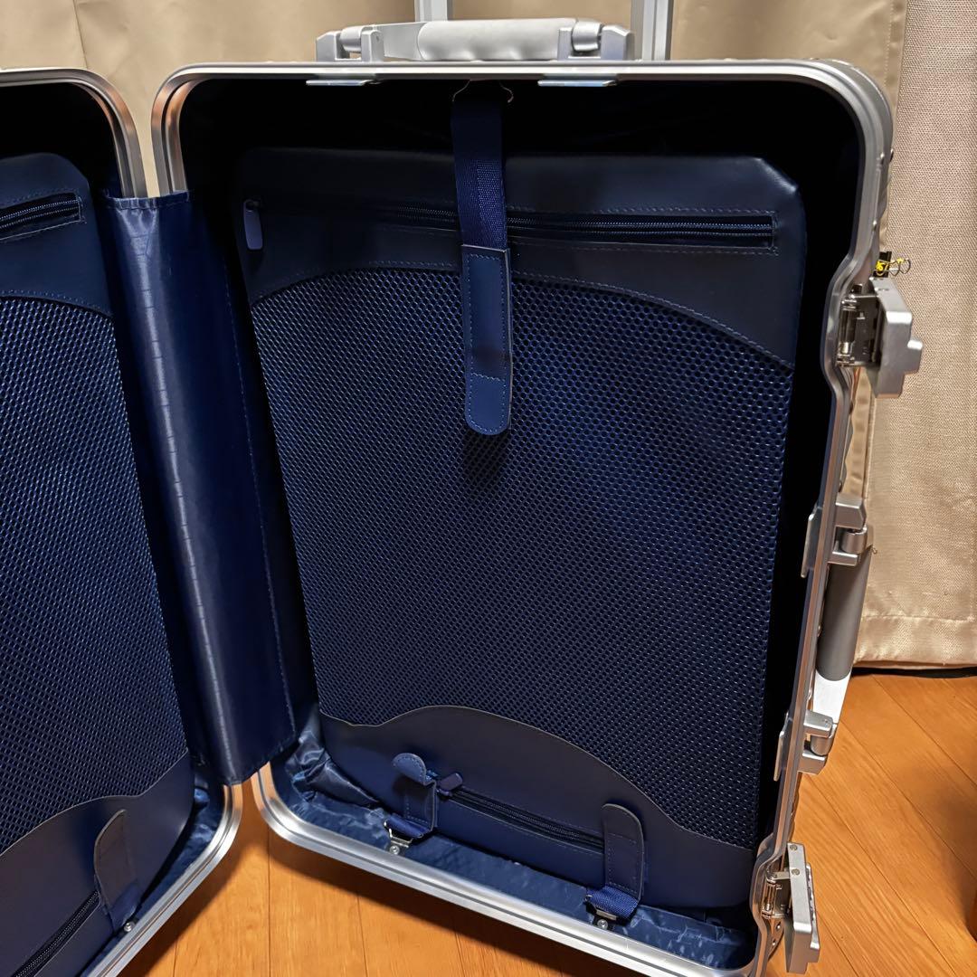 【美品】60L ABS＋PC 素材 ハードキャリー TSAロック ストッパー付き