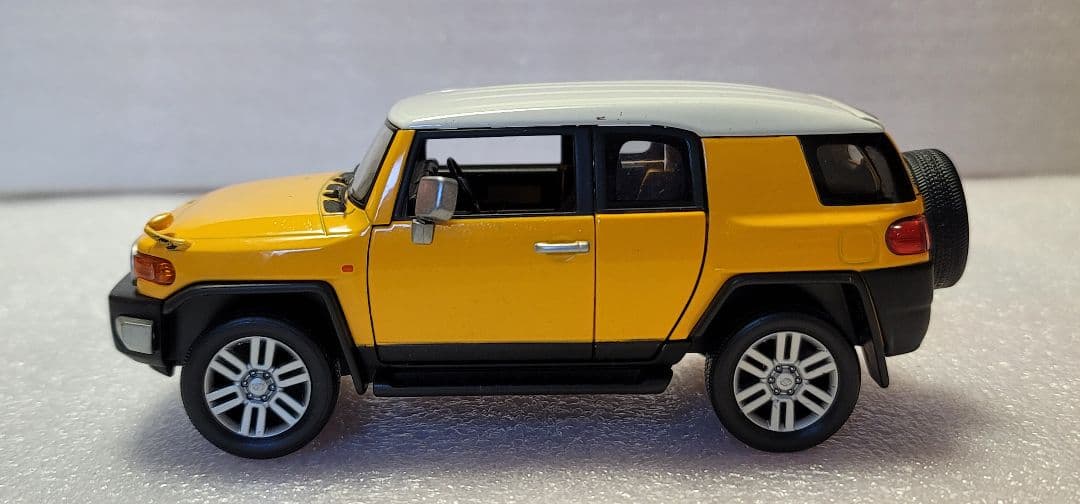 【全国送料無料】見本車 ディーラー トヨタ FJ クルーザー 1/30 ミニカー