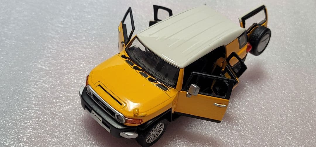 【全国送料無料】見本車 ディーラー トヨタ FJ クルーザー 1/30 ミニカー