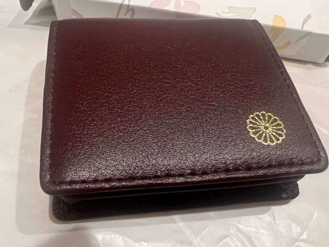 本物保証　最上質　日本皇室御用達菊紋章入　黒本革小銭入れ　財布 皇室紋章入り