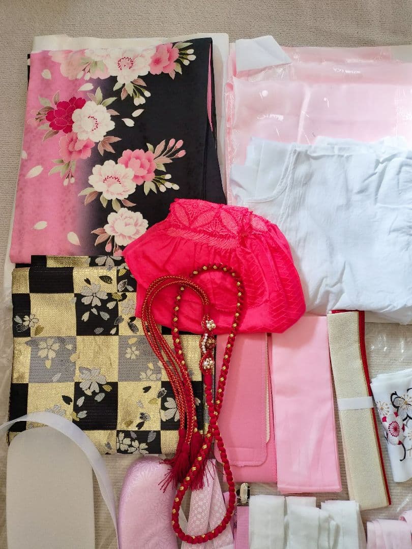 コタ　成人式振袖フルセット　黒地ピンク舞桜　金市松袋帯