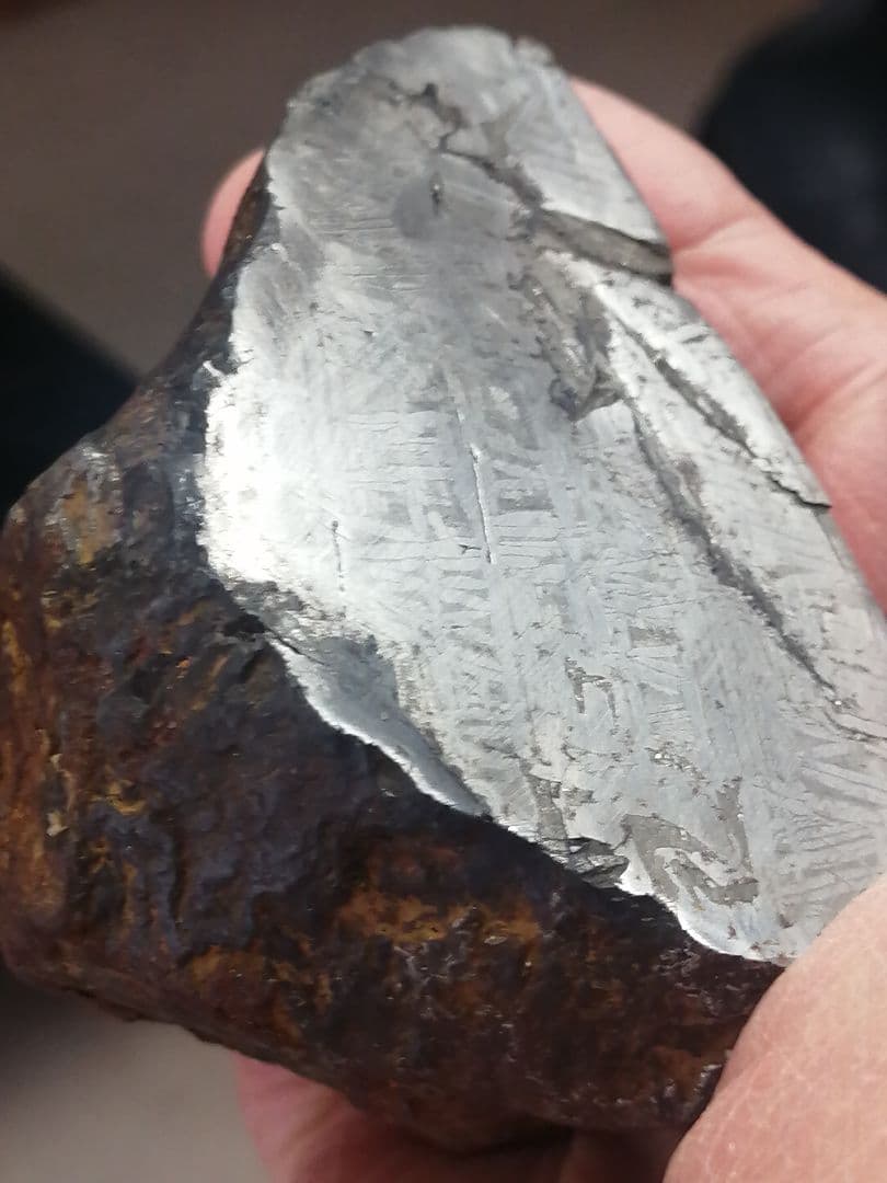 ★『超隕石』隕石原石　 969g　 隕石内部 表面は『鏡面仕上げ』になっています