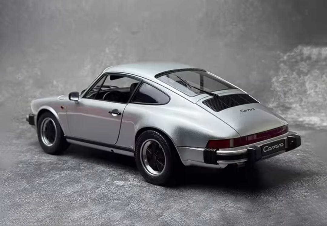 ポルシェ 911 ターボ 1/12 スケールCarrera モデル