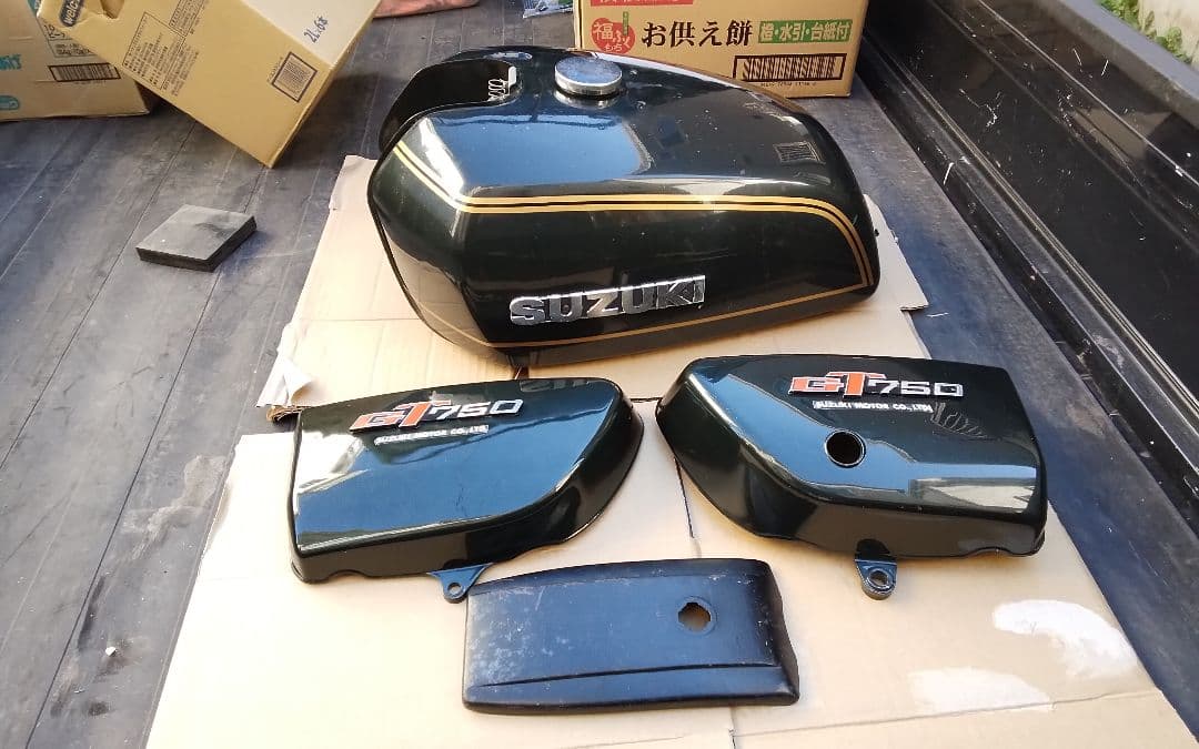 国内物　GT 750 B5　純正外装フルキット　正月謝恩セール