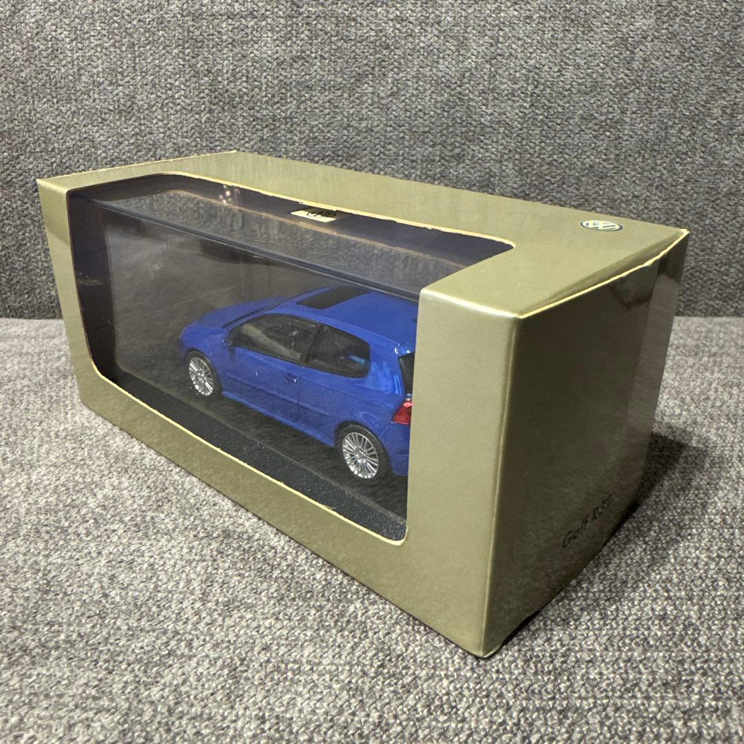 激レア Volkswagen Golf R32 未開封 1/43
