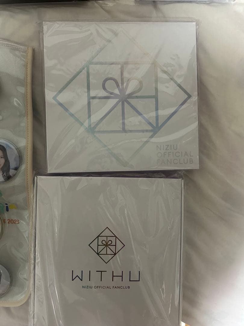 NiziUグッズ　まとめ売り　アヤカ缶バッチ　ANOグッズ　うちわ　　銀テ