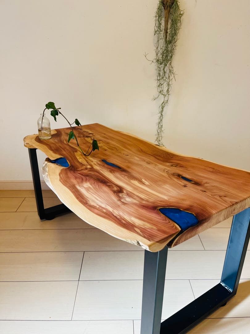 ローテーブル レジンテーブル　一枚板テーブル　貝塚伊吹