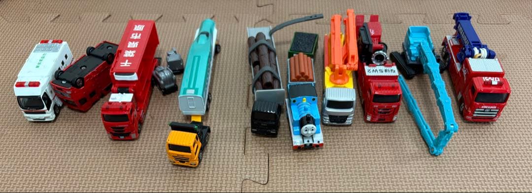 トミカまとめ売り　ケース付き　37台　ロングトミカ