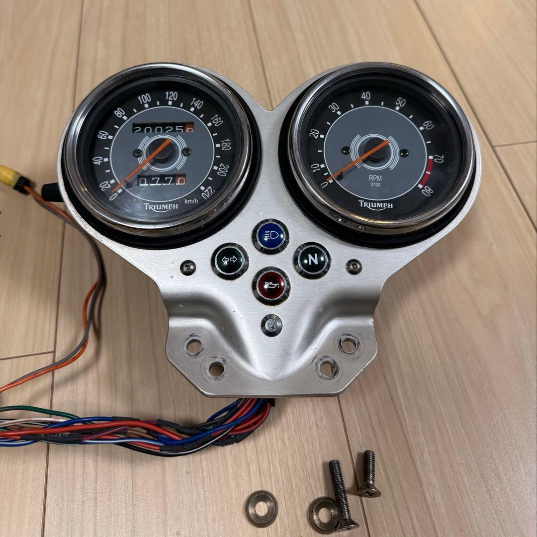 ボンネビルt100 スピードメーター