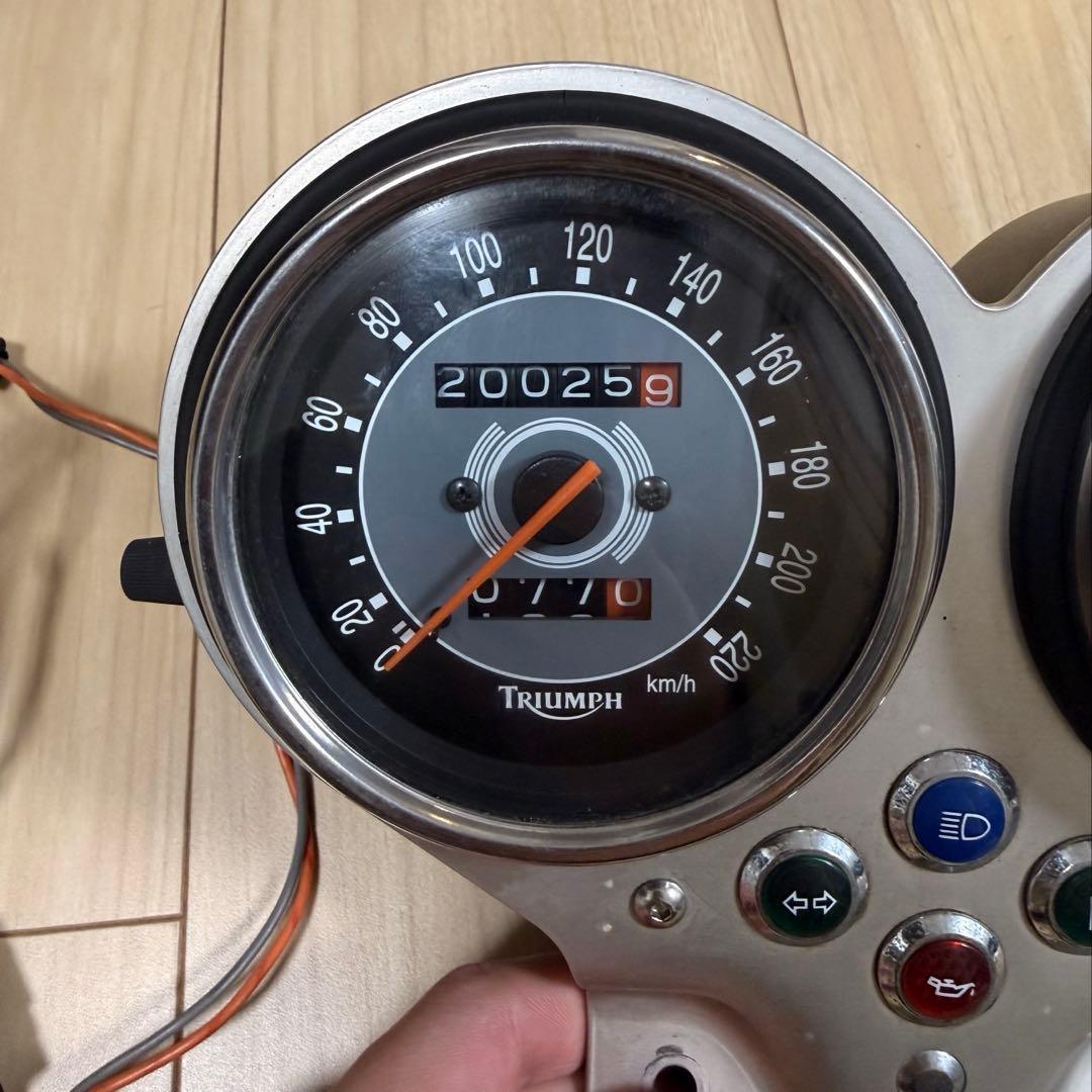 ボンネビルt100 スピードメーター