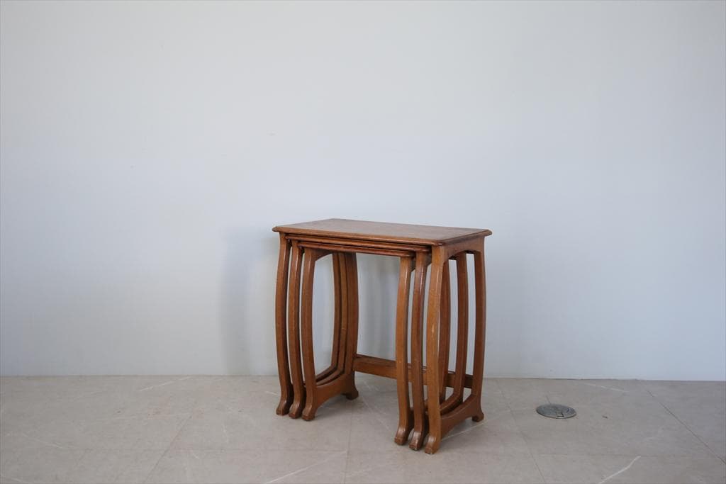 英国アンティーク木製ネストテーブル3台/収納式机/飾り棚/花台(89-199)