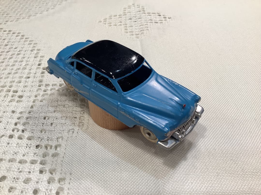 お値下げ！　仏製DINKY TOYS BUICK ROADMASTER ミニカー