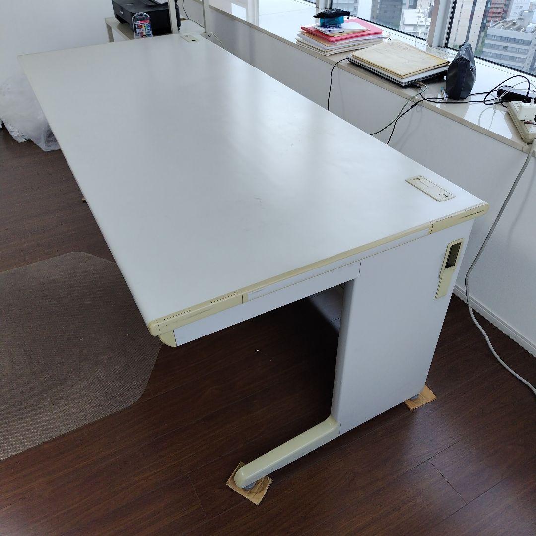 オカムラ　大型事務机