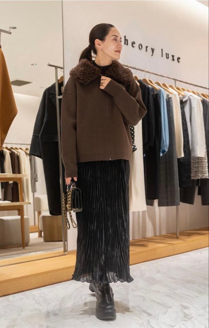 【theory luxe 2025新作⚫︎グロス加工スカート】