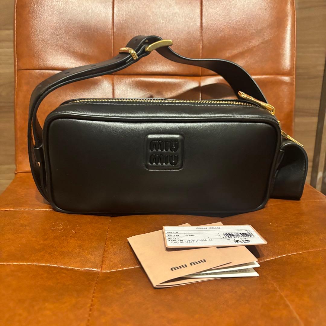 miumiu ミュウミュウ ロゴショルダーバッグ ブラック　付属品あり　希少