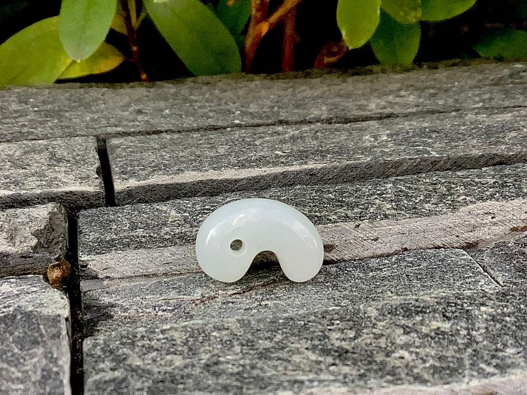 ✳神様からの授かり*糸魚川翡翠勾玉　氷*アイスジェイド外部鑑定鑑別書付　極上品質