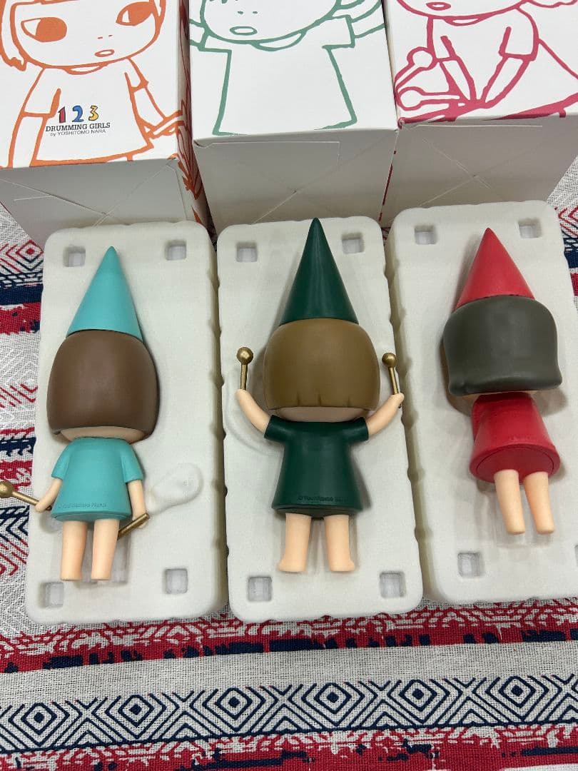 奈良美智 ★ ドラミング・ガール 123 Drumming Girls★