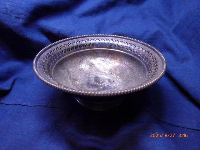 アンティークです。英国マッピン＆ウェッブの脚付き コンポート アカンサス模様