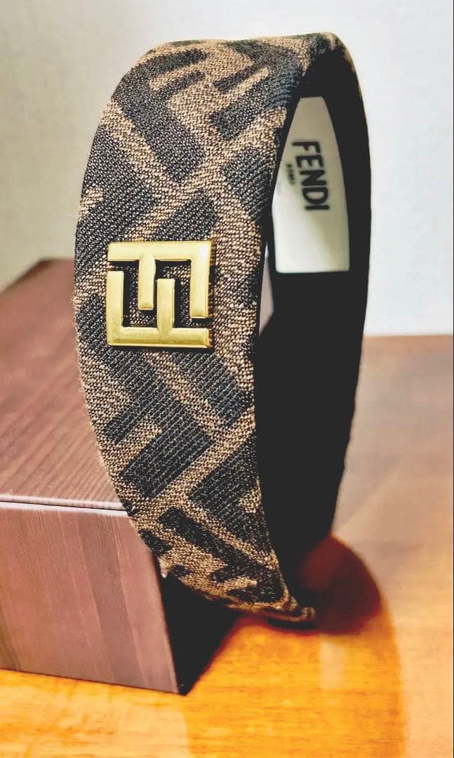 フェンディ FENDI カチューシャ ヘアバンド ブラウン ★一点物