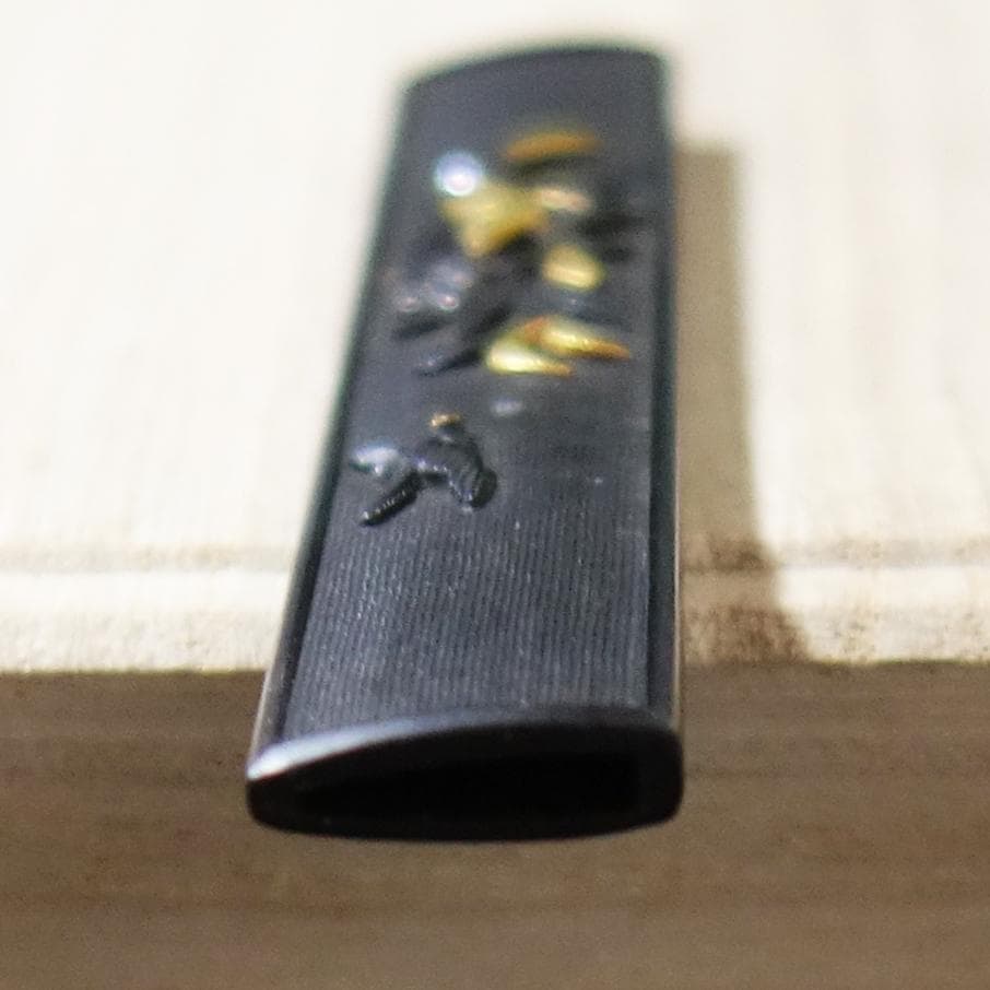 【赤銅魚子地 高肉彫 鍍金 銀象嵌 椿樹小鳥図小柄】 鍔 鐔 小柄 刀装具 骨董