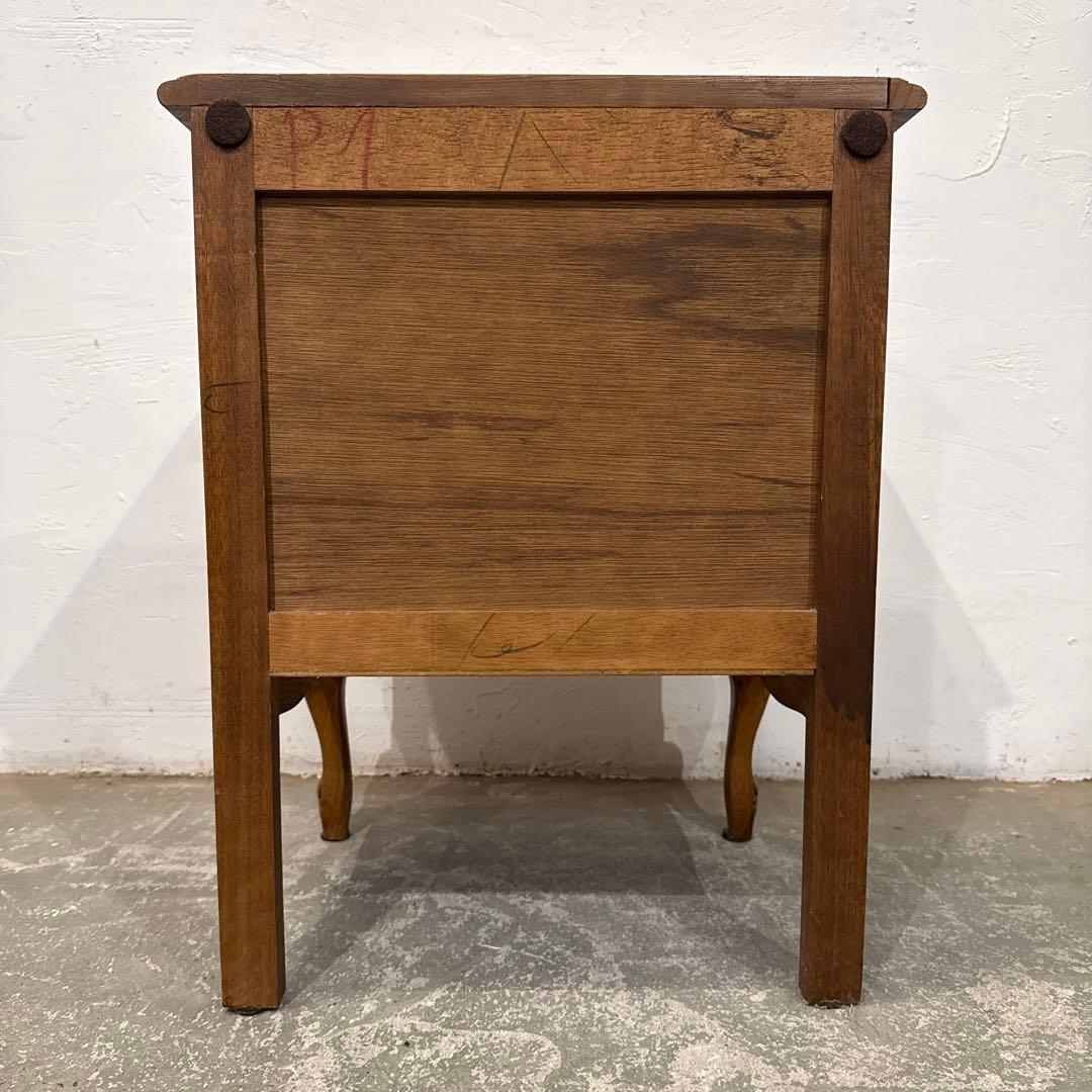 ヴィンテージ　木製サイドテーブル　ベッドサイドテーブル　猫脚