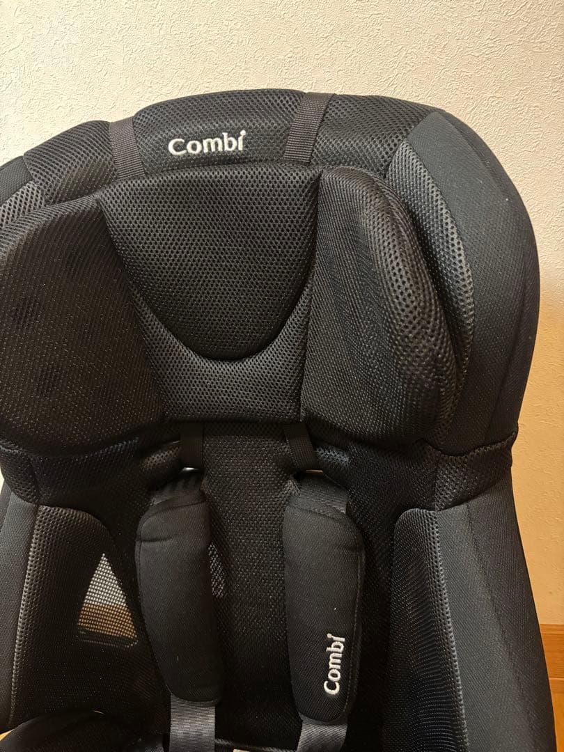 【美品】Combi チャイルドシート ブラック ジョイトリップ　エアスルー　GG