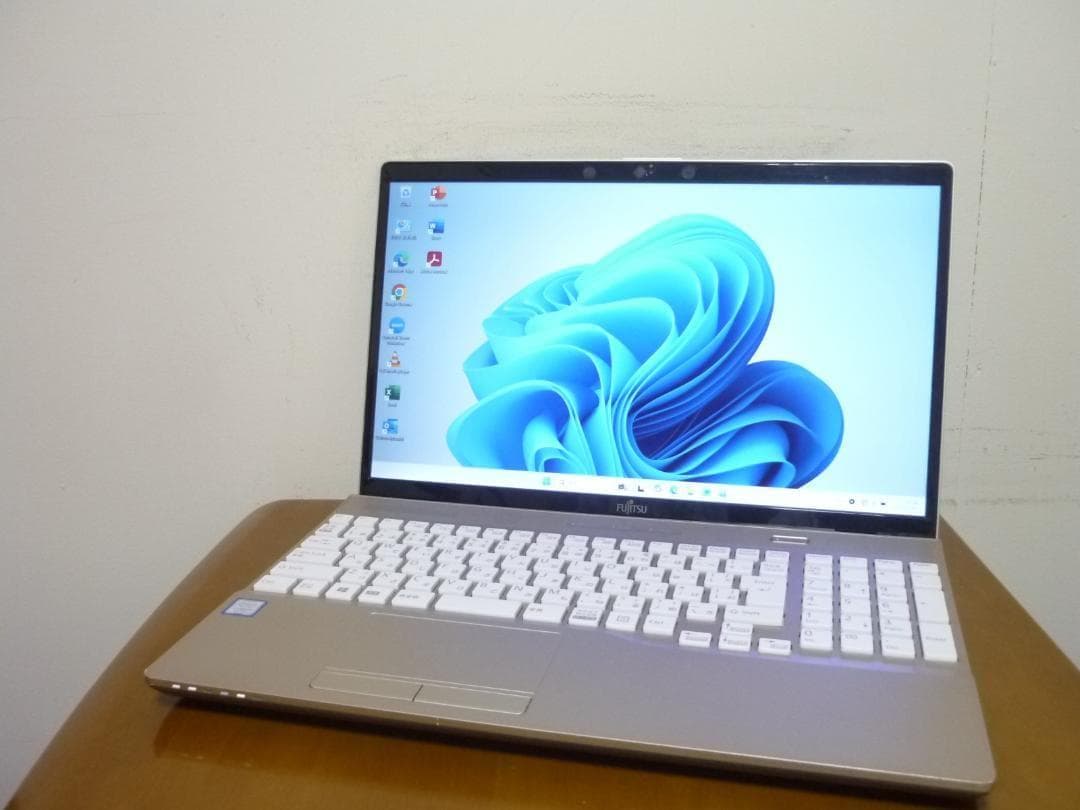 富士通希少ゴールドカラー 高性能i3搭載 win11 高速SSD フルHD大画面