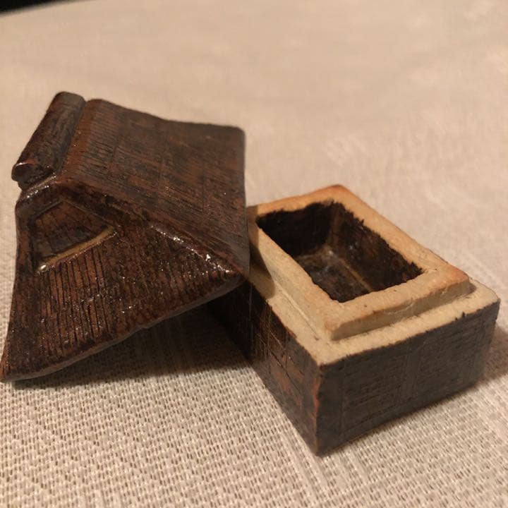茶道具　香合　茅葺き屋根　田舎家　家型