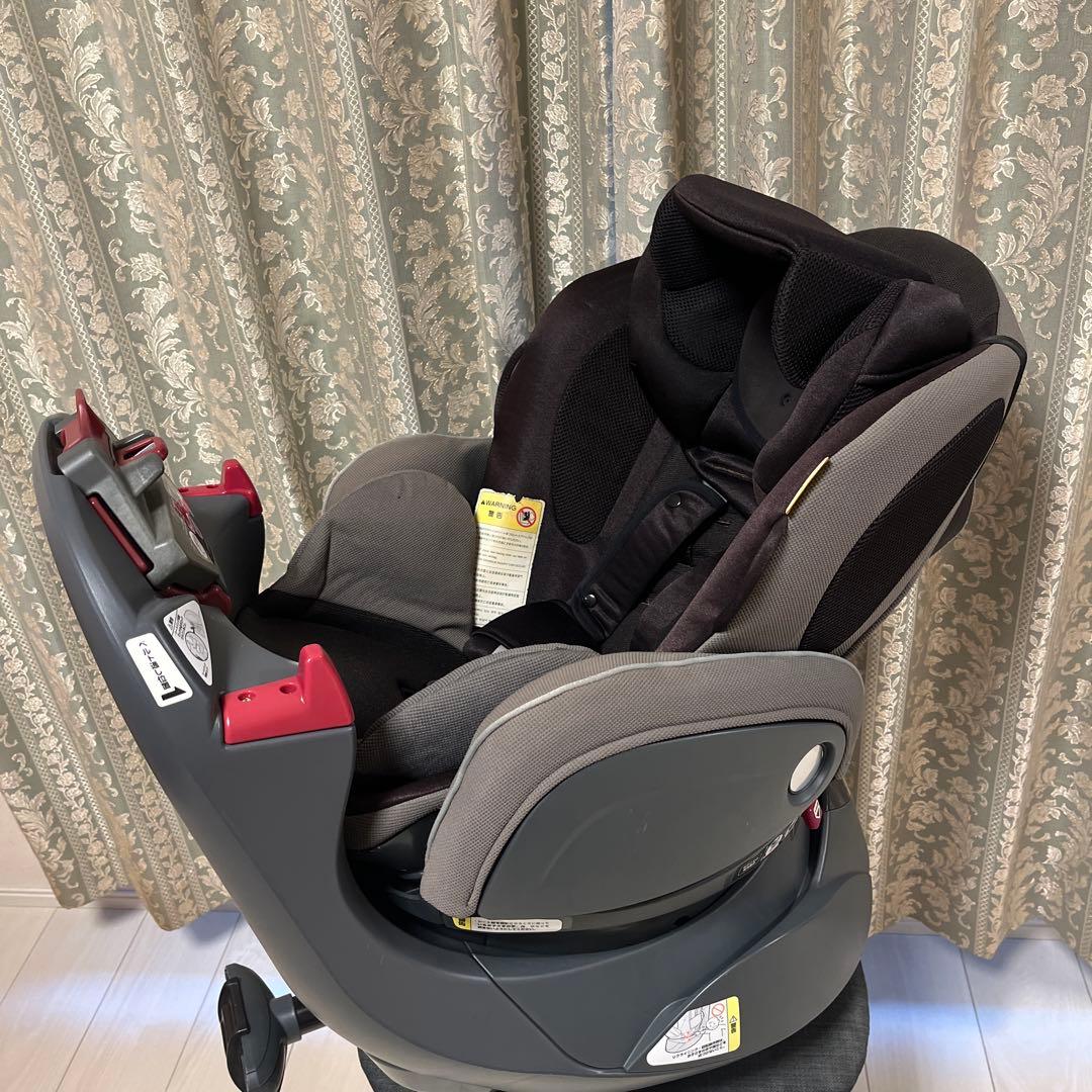 Aprica アップリカ　フラディア　回転式チャイルドシート　ブラック