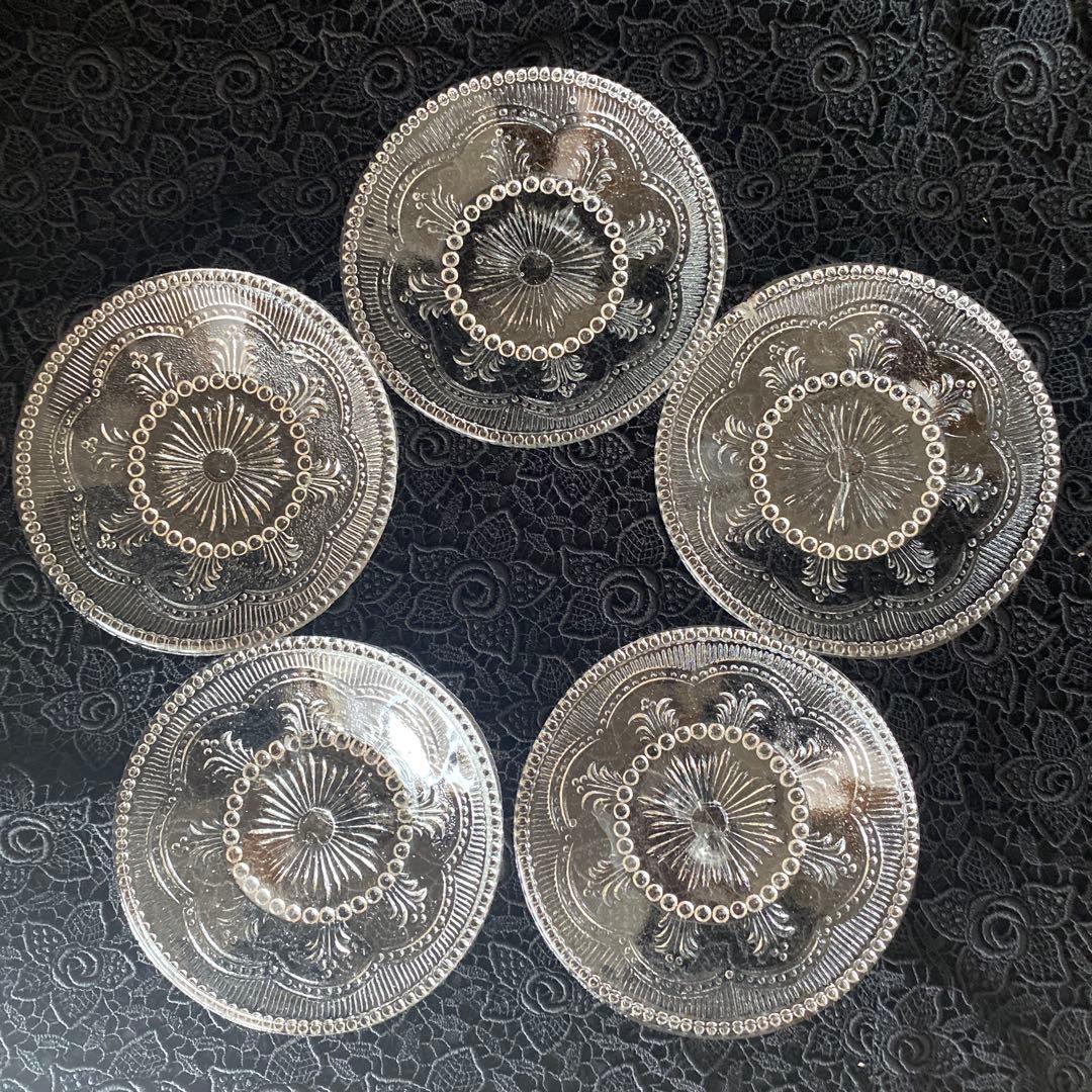アンティークのプレスガラス製 明治〜昭和ガラスの小皿5枚セット　ウランガラス