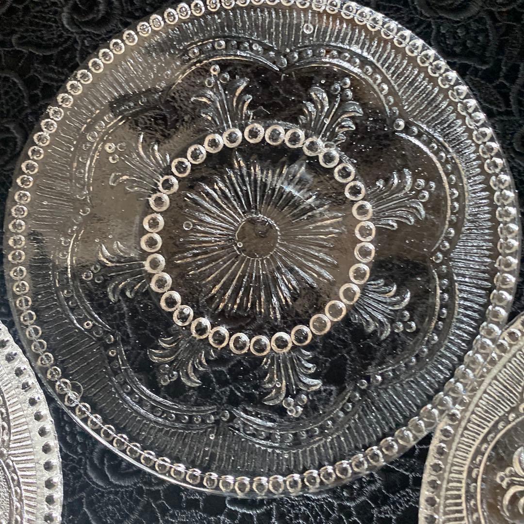 アンティークのプレスガラス製 明治〜昭和ガラスの小皿5枚セット　ウランガラス