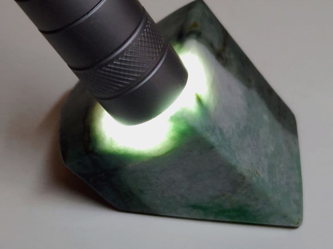 白青緑 194g 翡翠 ヒスイ 原石 鑑賞石 自然石 誕生石 鉱物 鉱石 水石