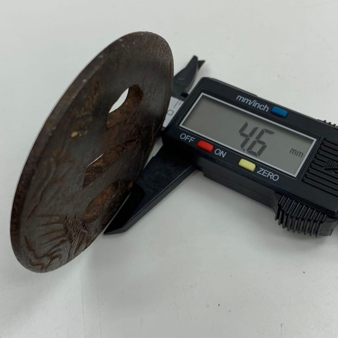 刀鍔 金象嵌 金彩 刀装具 鉄鍔 山水家人図 時代物