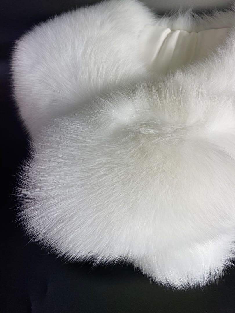 ショール　新品　未使用　在庫処分　箱付き　白　フォックス