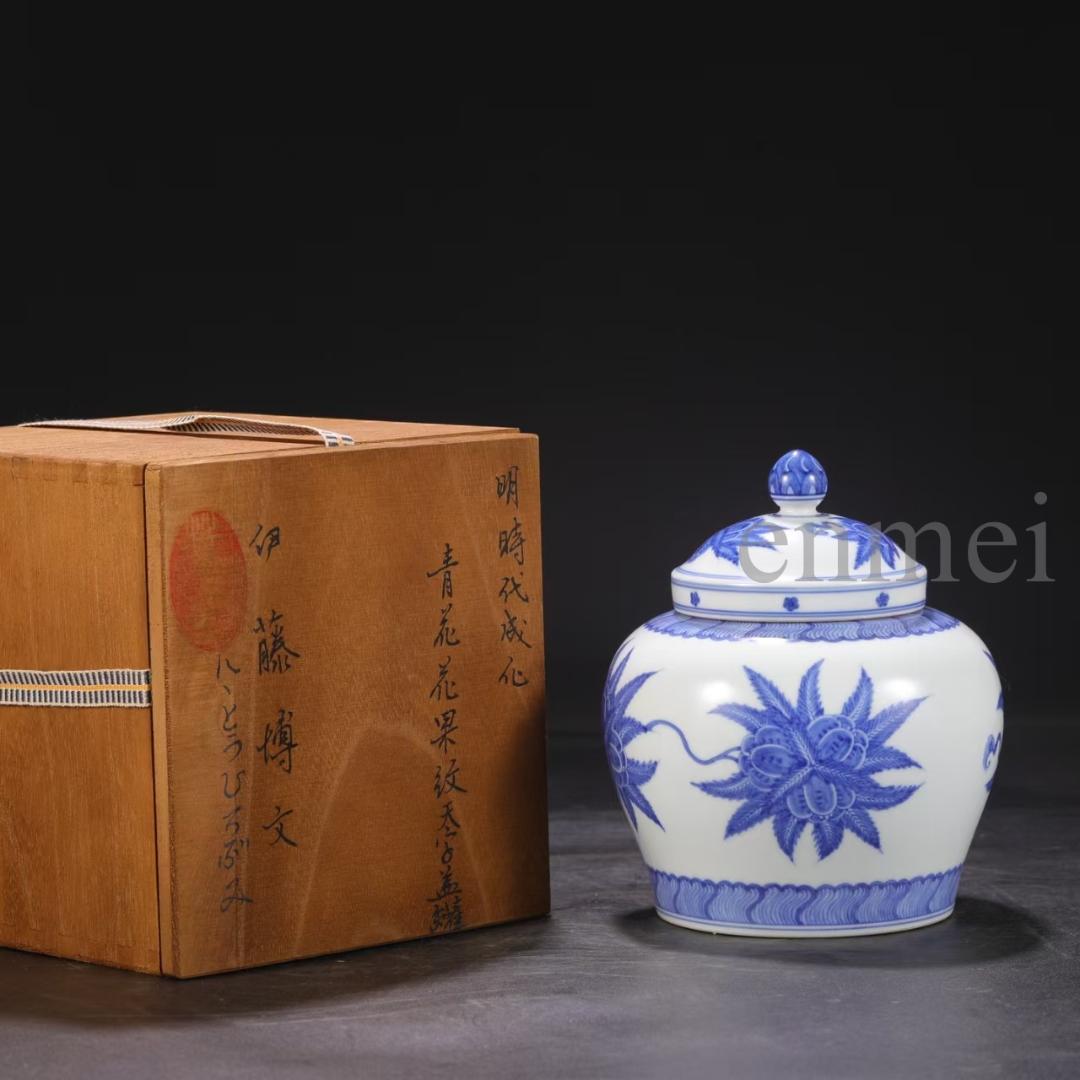 中国古美術・明成化年製款・青花磁団花果紋天字蓋壺・木箱付・文房具・茶道具・大茶箱