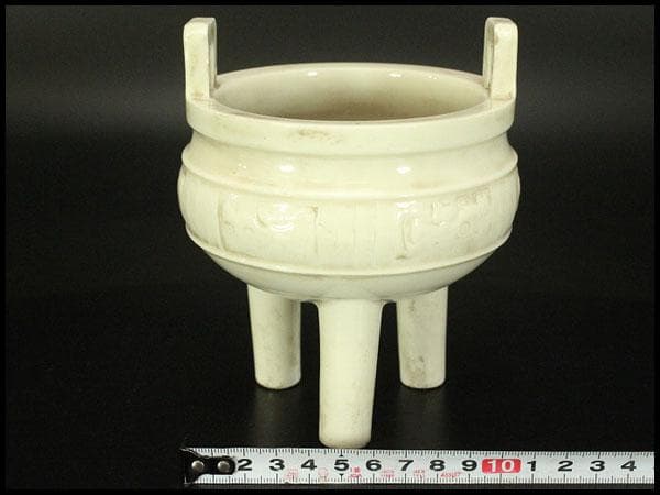 中国美術 白磁 饕餮紋 三足 双耳 香炉 高13.8cm(LC632)