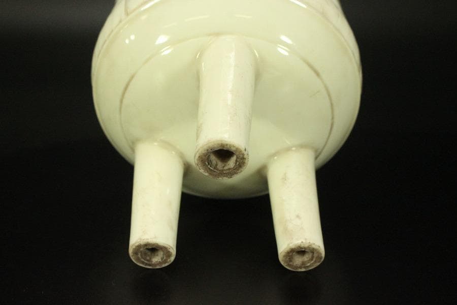 中国美術 白磁 饕餮紋 三足 双耳 香炉 高13.8cm(LC632)