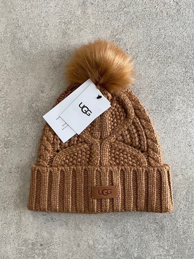 【未使用品】 UGG ケーブル ビーニー ニット帽 ポンポン付き キャメル