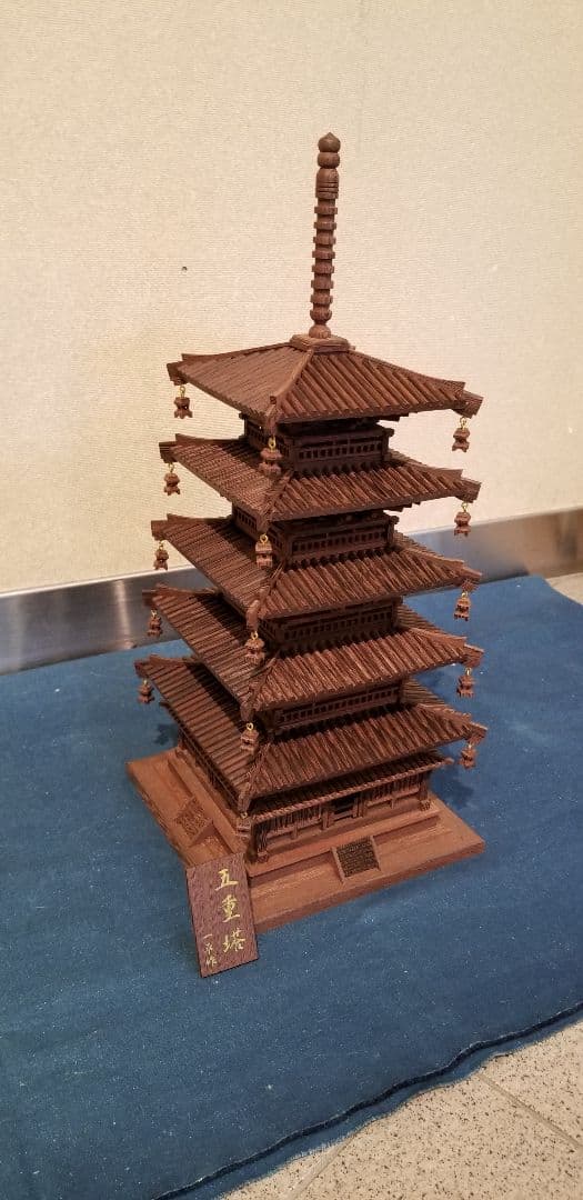 鉄刀木と書いて(たがやさん)と呼びます。唐木の中でも幻の銘木と言われた珍しい逸品