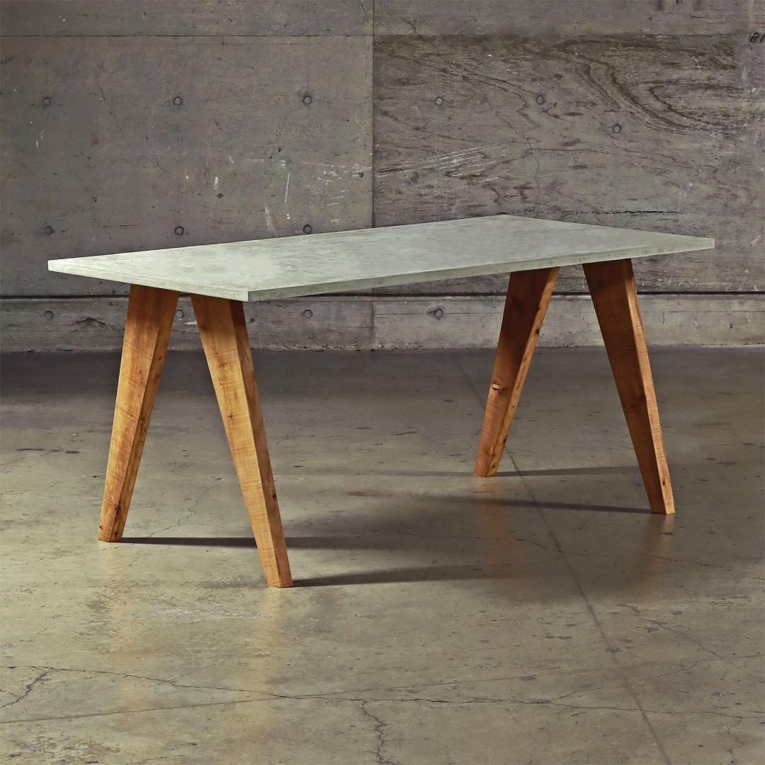 ダイニングテーブル｜ライトグレー｜横幅150cm｜奥行80cm｜薄塗りモルタル