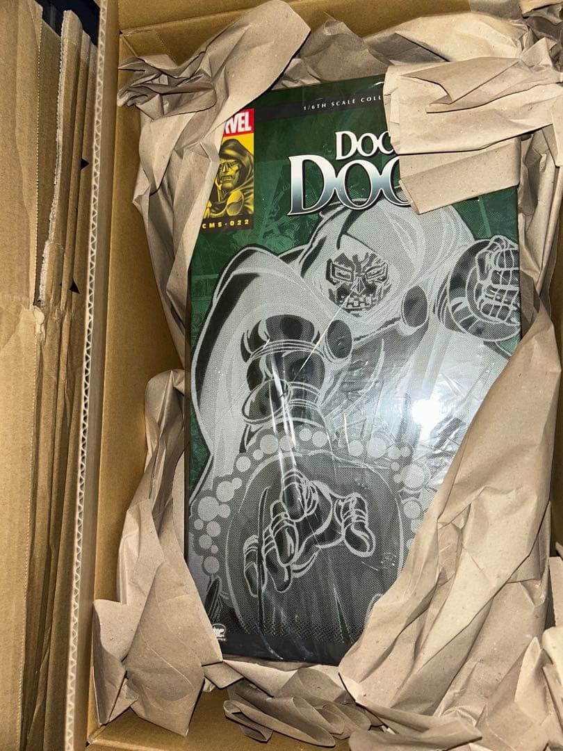 新品未開封ホットトイズCMS022bマーベル・コミック1/6 ドクター・ドゥーム