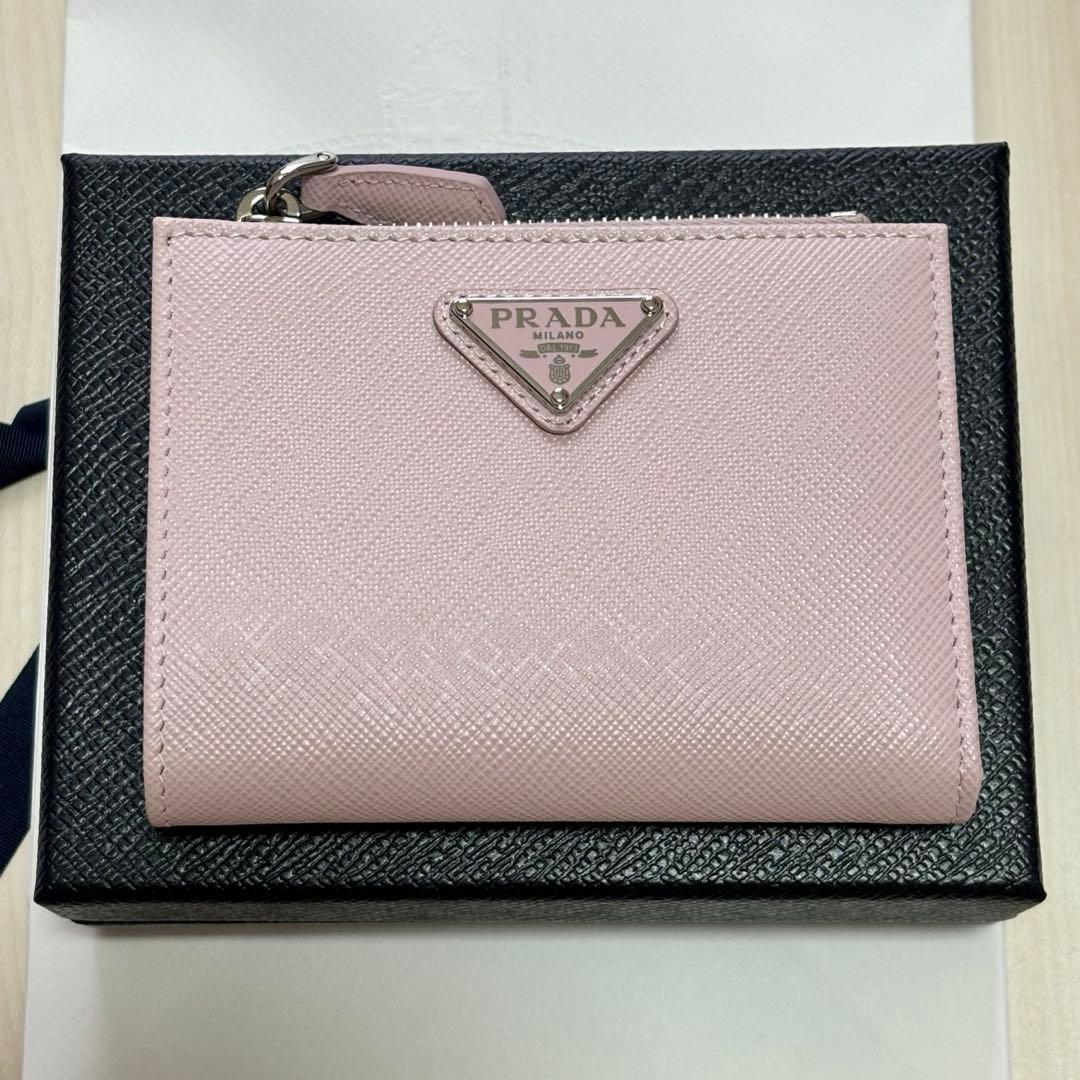 ねね様PRADA ピンク サフィアーノレザー 二つ折り財布