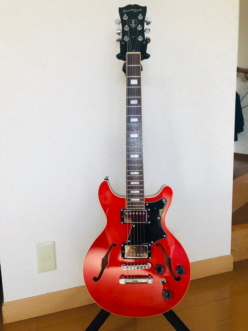 レッド セミホロウボディ エレキギター