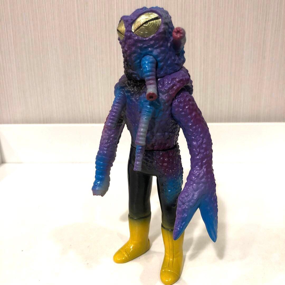 東映レトロソフビコレクション　ヒルカメレオン（ミドルサイズ）