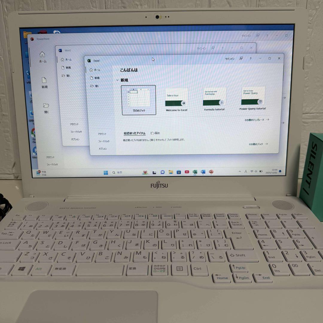 Windows11オフィス付き　サクサクSSD256GB 美品　富士通ノートPC