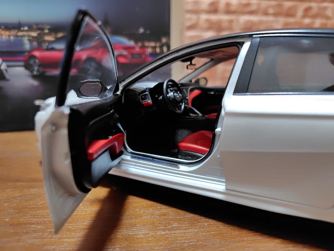 やっしー　トヨタ　カムリ 　70系　1/18　ミニカー　模型