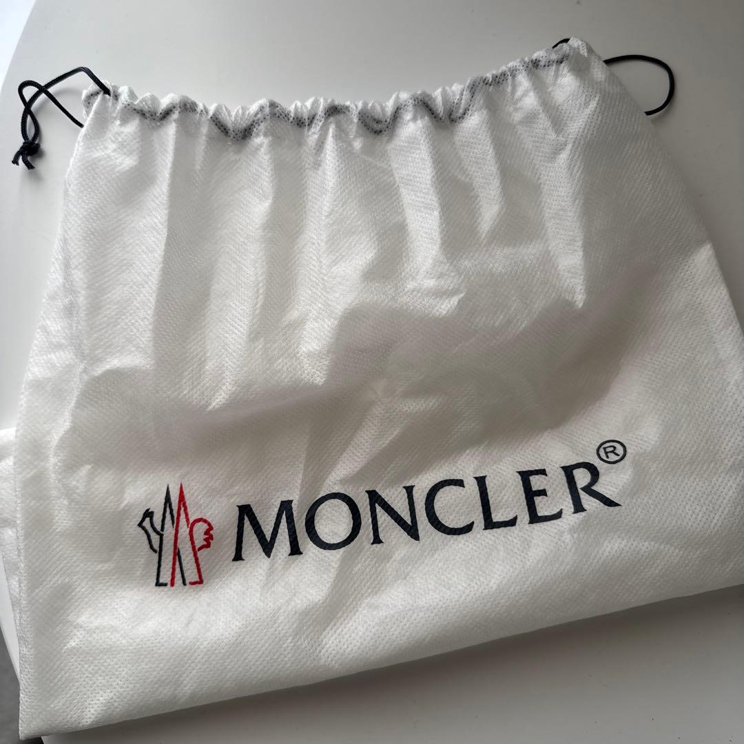 袋付き！美品！Moncler 黒 ポンポン付きニット帽