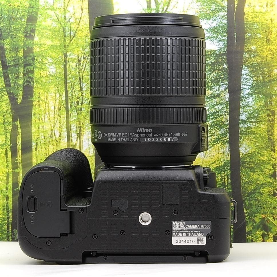 ショット数3枚！？グランプリ一眼レフカメラ☆WiFi機能つき☆ニコン D7500